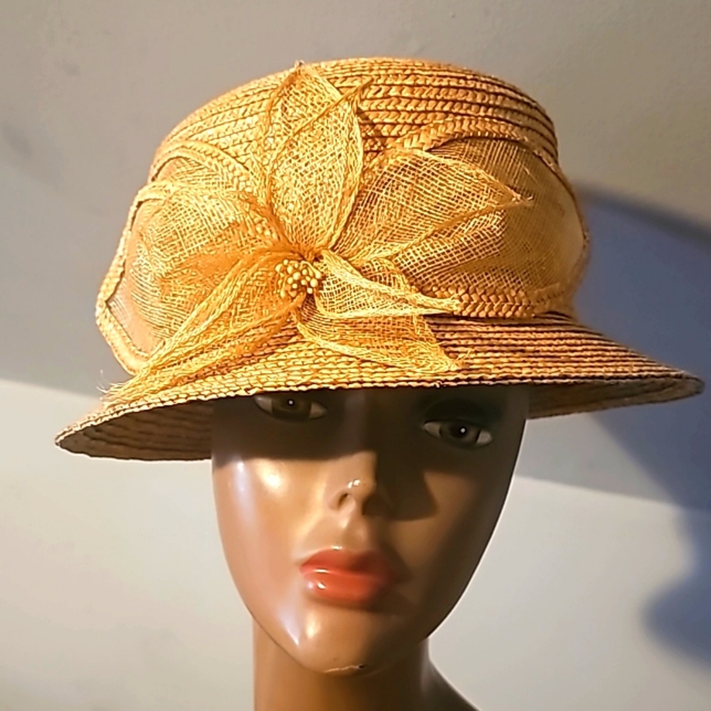 NWOT, Betmar New York Designer Straw Hat w/Front Flower Decor, Tan - Picture 1 of 12